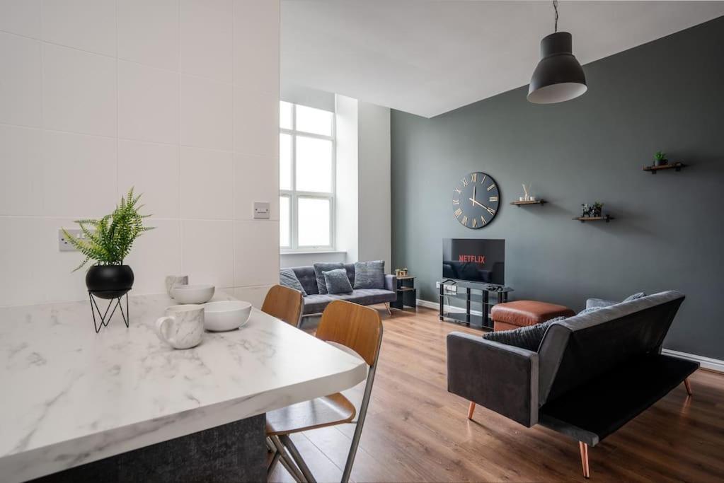 City Edge Stay With Car Park, Perfect For Contractors, Professionals, Relocators Huge Long Term Savings Liverpool Zewnętrze zdjęcie
