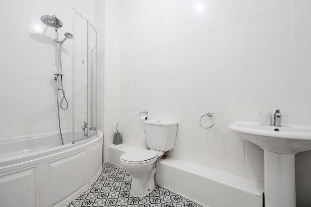 City Edge Stay With Car Park, Perfect For Contractors, Professionals, Relocators Huge Long Term Savings Liverpool Zewnętrze zdjęcie